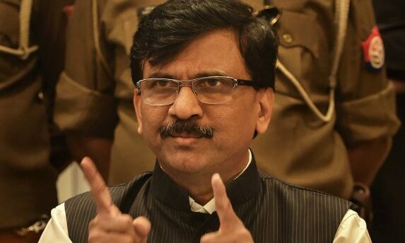 Centre treating protesting farmers like terrorists: Raut Centre treating protesting farmers like terrorists: Raut