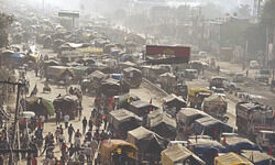 Farmers continue to throng Delhis gates as cops block 7 border points Farmers continue to throng Delhis gates as cops block 7 border points