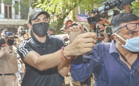 Rhea Chakrabortys brother gets bail in drugs case Rhea Chakrabortys brother gets bail in drugs case