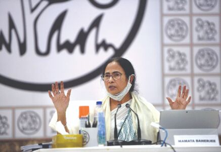 Work wholeheartedly or leave, says Mamata Work wholeheartedly or leave, says Mamata