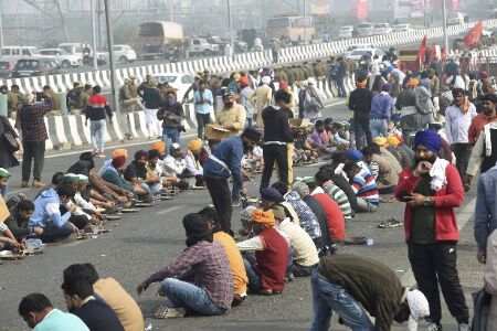 Key Delhi-Noida road closed due to farmers stir Key Delhi-Noida road closed due to farmers stir