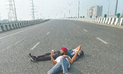 On weekdays, a cop faces a farmer, on Sundays, a son meets his father On weekdays, a cop faces a farmer, on Sundays, a son meets his father