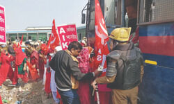More farmers from Punjab, Haryana join in as some protesters taken into preventive custody