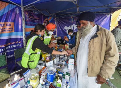 Singhu border protest: Free medical treatment pulls needy from nearby villages Singhu border protest: Free medical treatment pulls needy from nearby villages