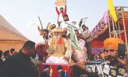 20 to 25 kms of farmers at Tikri — dotted with diverse protest posters 20 to 25 kms of farmers at Tikri — dotted with diverse protest posters