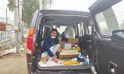 Taking break from Rajasthan govt job, doc helps protesting farmers in his car clinic Taking break from Rajasthan govt job, doc helps protesting farmers in his car clinic