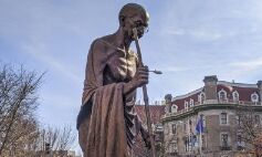 Khalistan supporters vandalise Mahatma Gandhis statue outside Indian embassy in US Khalistan supporters vandalise Mahatma Gandhis statue outside Indian embassy in US