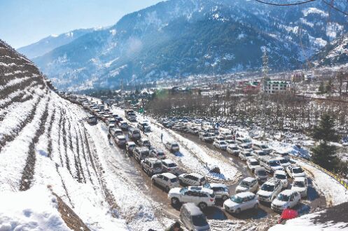 Snowfall in North; mercury set to fall by 2-3 notches over next 2 days Snowfall in North; mercury set to fall by 2-3 notches over next 2 days