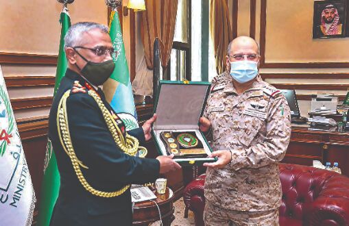 Army chief in Saudi discuses ways to enhance defence cooperation Army chief in Saudi discuses ways to enhance defence cooperation