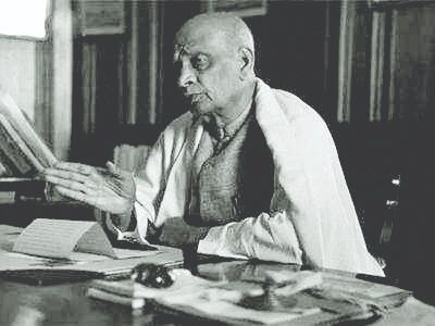 Cong pays tributes to Sardar Patel, Rahul says need to keep his principles in mind Cong pays tributes to Sardar Patel, Rahul says need to keep his principles in mind