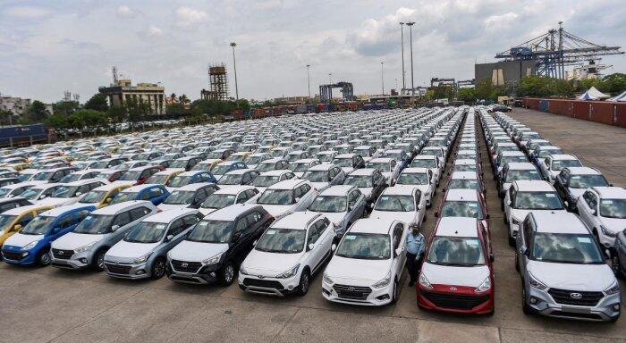 Automotive industry suffered `2,300 cr loss per day, says parl panel Automotive industry suffered `2,300 cr loss per day, says parl panel