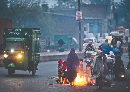 Delhi feels the chill as temp dips to 4.1 deg C Delhi feels the chill as temp dips to 4.1 deg C