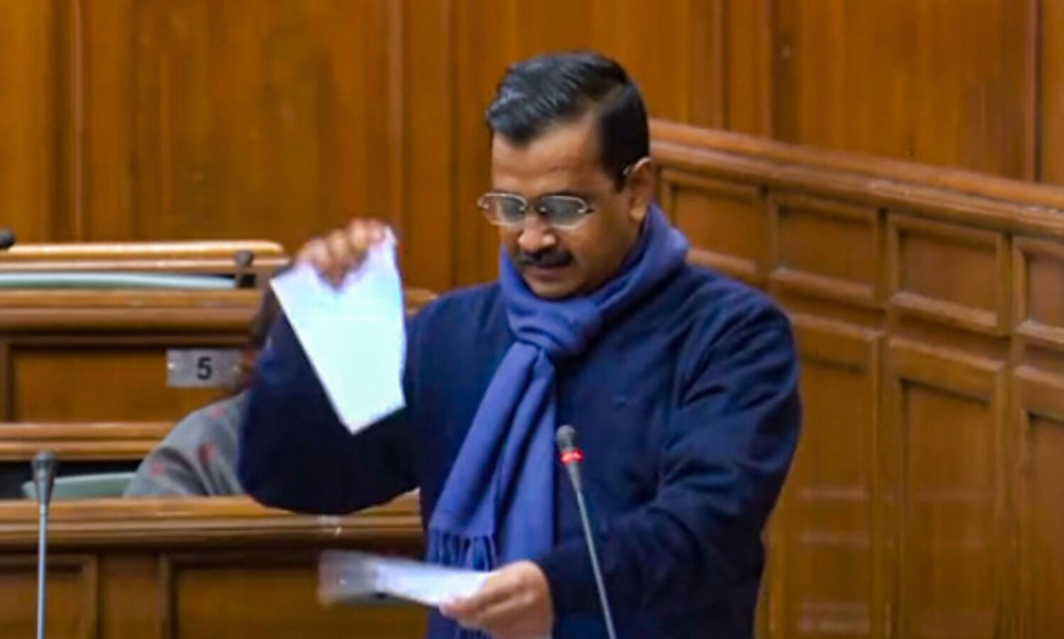 Kejriwal tears copies of Centres farm laws, says cannot betray farmers