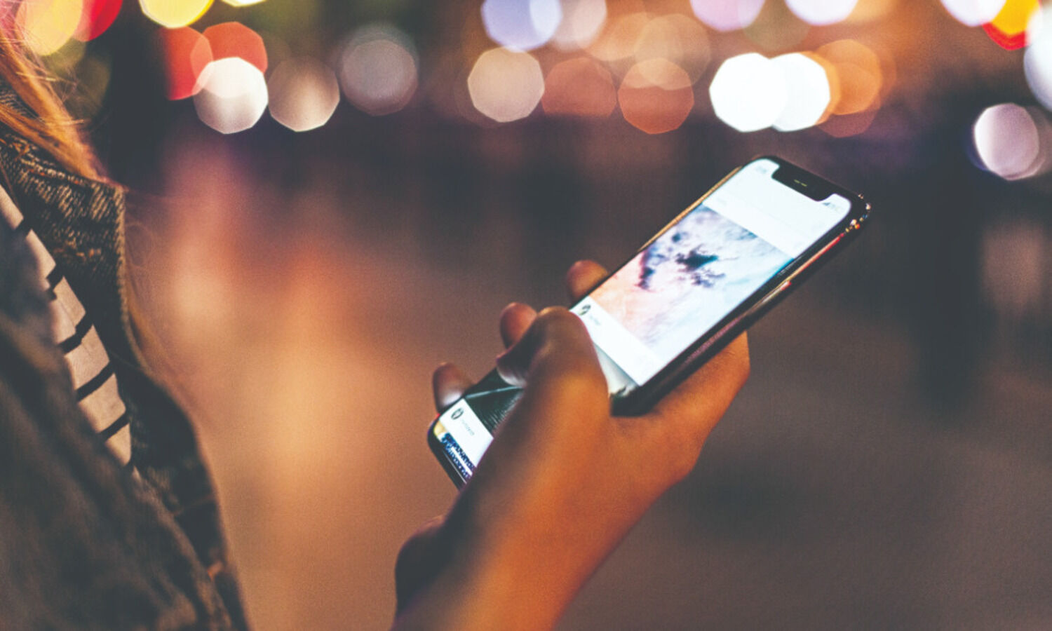 Indias smartphone market grows 42% in Oct