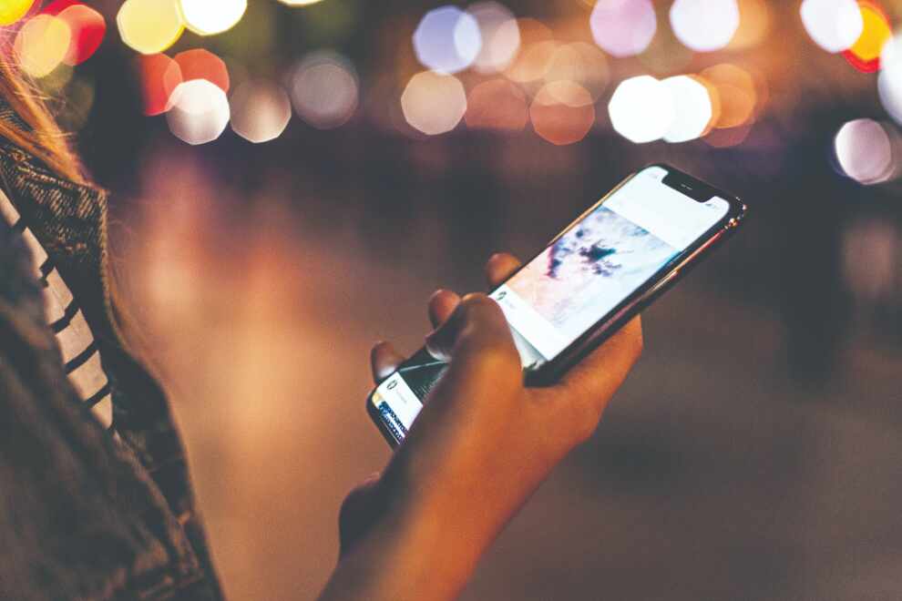 Indias smartphone market grows 42% in Oct