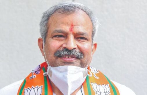 Mayors go on indefinite hunger strike outside CM Kejriwals residence Mayors go on indefinite hunger strike outside CM Kejriwals residence