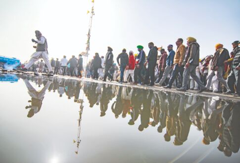 Put contentious farm laws on hold, says SC; Tomar issues open letter to annadaatas