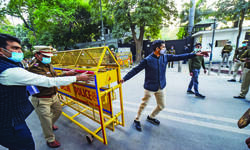 Evict protesters from outside CMs residence if DDMA prohibits it: HC to police Evict protesters from outside CMs residence if DDMA prohibits it: HC to police