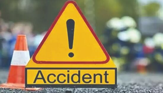 Over dozen injured in truck-bus collision on Yamuna Expressway Over dozen injured in truck-bus collision on Yamuna Expressway