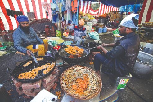 Protesting farmers steadfast in their demands as Delhi temperature plummets to seasons lowest yet