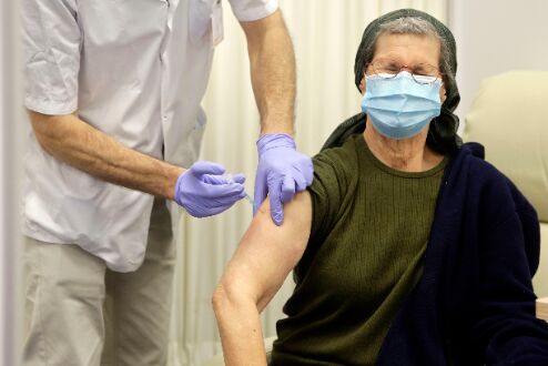 Several Indian-American physicians publicly take COVID-19 vaccine, encourage others to get it Several Indian-American physicians publicly take COVID-19 vaccine, encourage others to get it