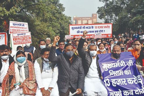 Mayors, councillors of MCDs sit on protest near AAP office