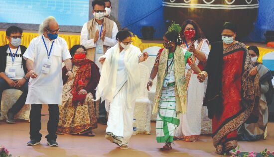 All attempts to turn Bengal into Gujarat will be foiled: Mamata
