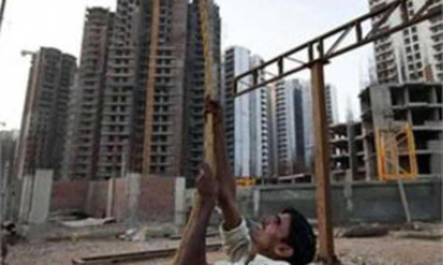 442 infra projects show cost overruns of Rs 4.34 lakh cr