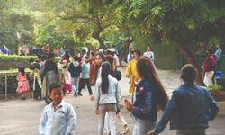 Tourist spots witness surge in footfall on last Sunday of the year
