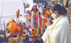 CM launches Parae Samadhan drive to execute elementary works at grassroots CM launches Parae Samadhan drive to execute elementary works at grassroots