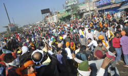 Art, music on New Years Eve as farmers protest continues