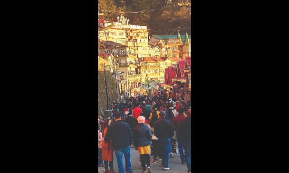 Shimla packed, Manali turns biggest tourist hotspot on New Years Eve Shimla packed, Manali turns biggest tourist hotspot on New Years Eve