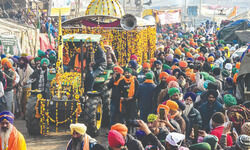 Farmers start New Year with Nagar Kirtan, turban langar