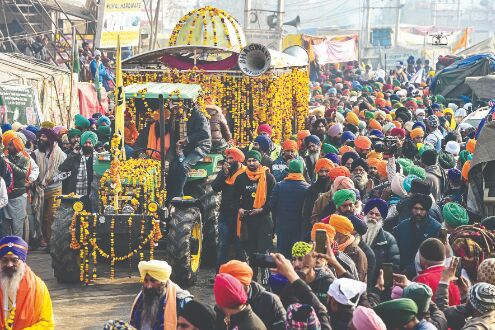 Farmers start New Year with Nagar Kirtan, turban langar