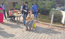 2,800 health workers to give shots, SMS notifications to avoid crowding 2,800 health workers to give shots, SMS notifications to avoid crowding