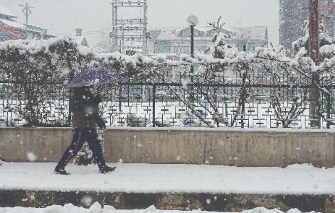 Fresh snowfall in Kashmir & HP; rains across states in north India Fresh snowfall in Kashmir & HP; rains across states in north India