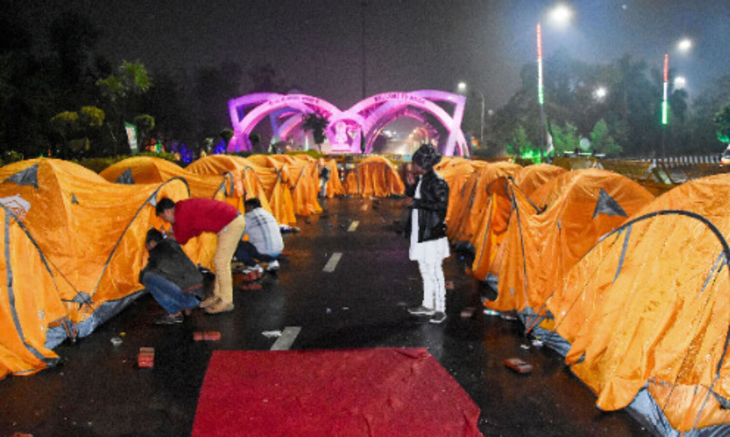 Firm on their demands, farmers brave cold, rains as talks with govt remain deadlocked