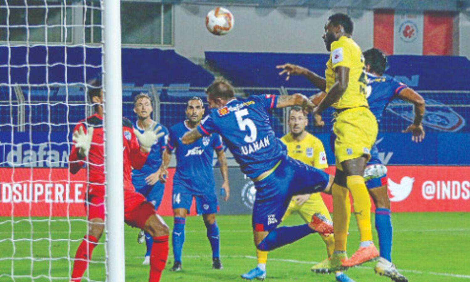 Mumbai City breeze past Bengaluru with clinical win