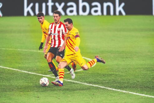 Messi nets 2 in Barça win at Bilbao; Atlético upset in Copa Messi nets 2 in Barça win at Bilbao; Atlético upset in Copa