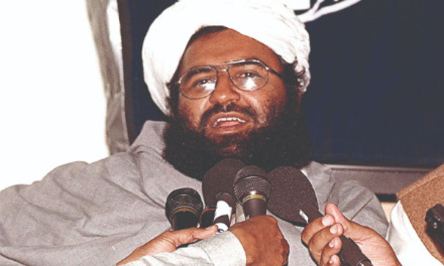 Paks anti-terrorism court asks police to arrest Azhar by Jan 18