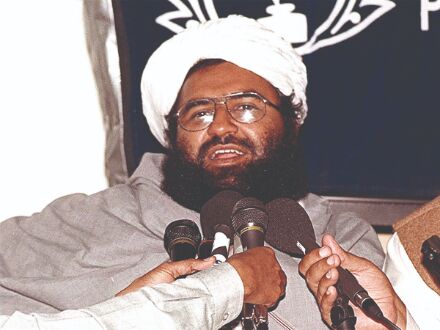 Paks anti-terrorism court asks police to arrest Azhar by Jan 18