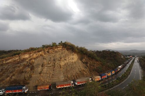 Srinagar-Jammu national highway reopens for traffic Srinagar-Jammu national highway reopens for traffic