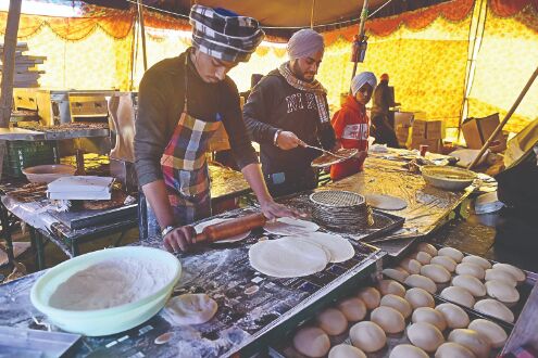 Kitchen fires keep bellies warm; no sign of farmers running out of food Kitchen fires keep bellies warm; no sign of farmers running out of food