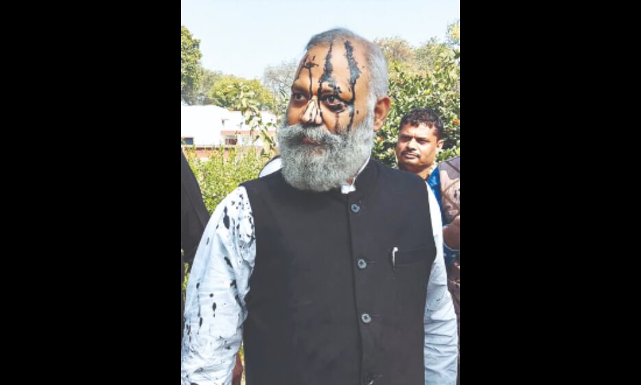 AAP MLA Somnath Bharti held in UP, youth throws ink at him AAP MLA Somnath Bharti held in UP, youth throws ink at him