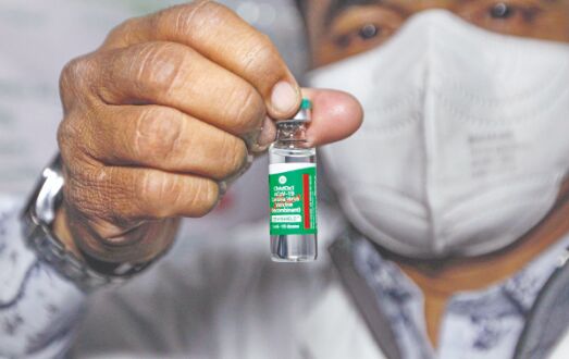 Flights leave Pune carrying lakhs of Covishield vaccine doses Flights leave Pune carrying lakhs of Covishield vaccine doses