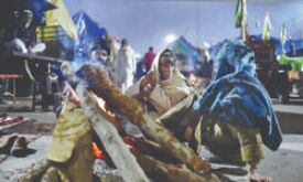 Protesting farmers in Delhi to burn copies of new agri laws on Lohri Protesting farmers in Delhi to burn copies of new agri laws on Lohri