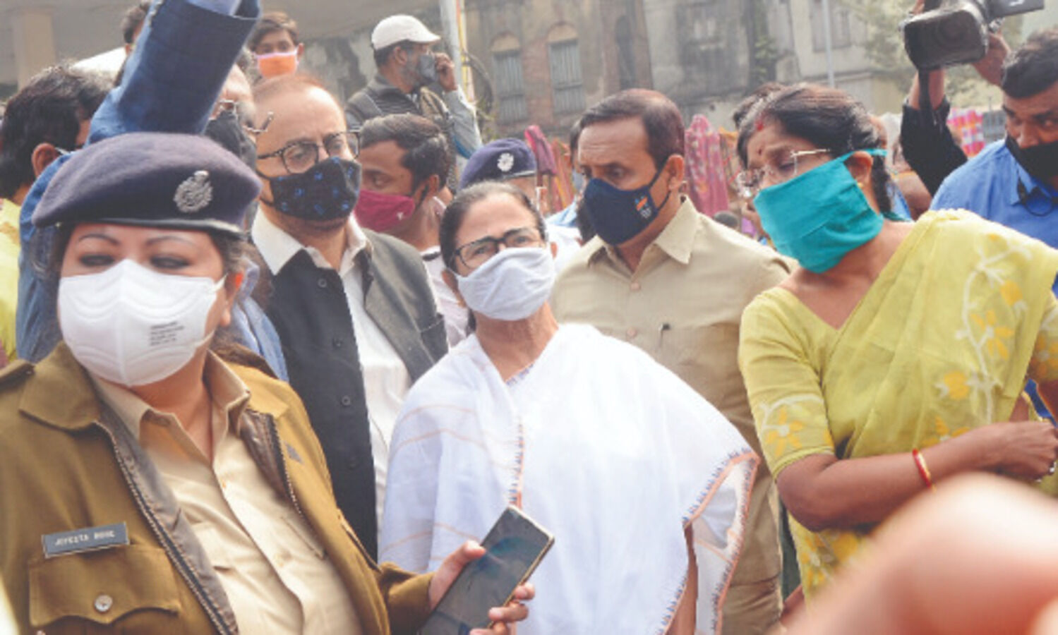 Mamata visits gutted slum, promises to rebuild shanties