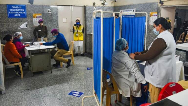 Unpaid salaries: Kasturba Hosp nurses strike hurdle for Covid vaccination drive
