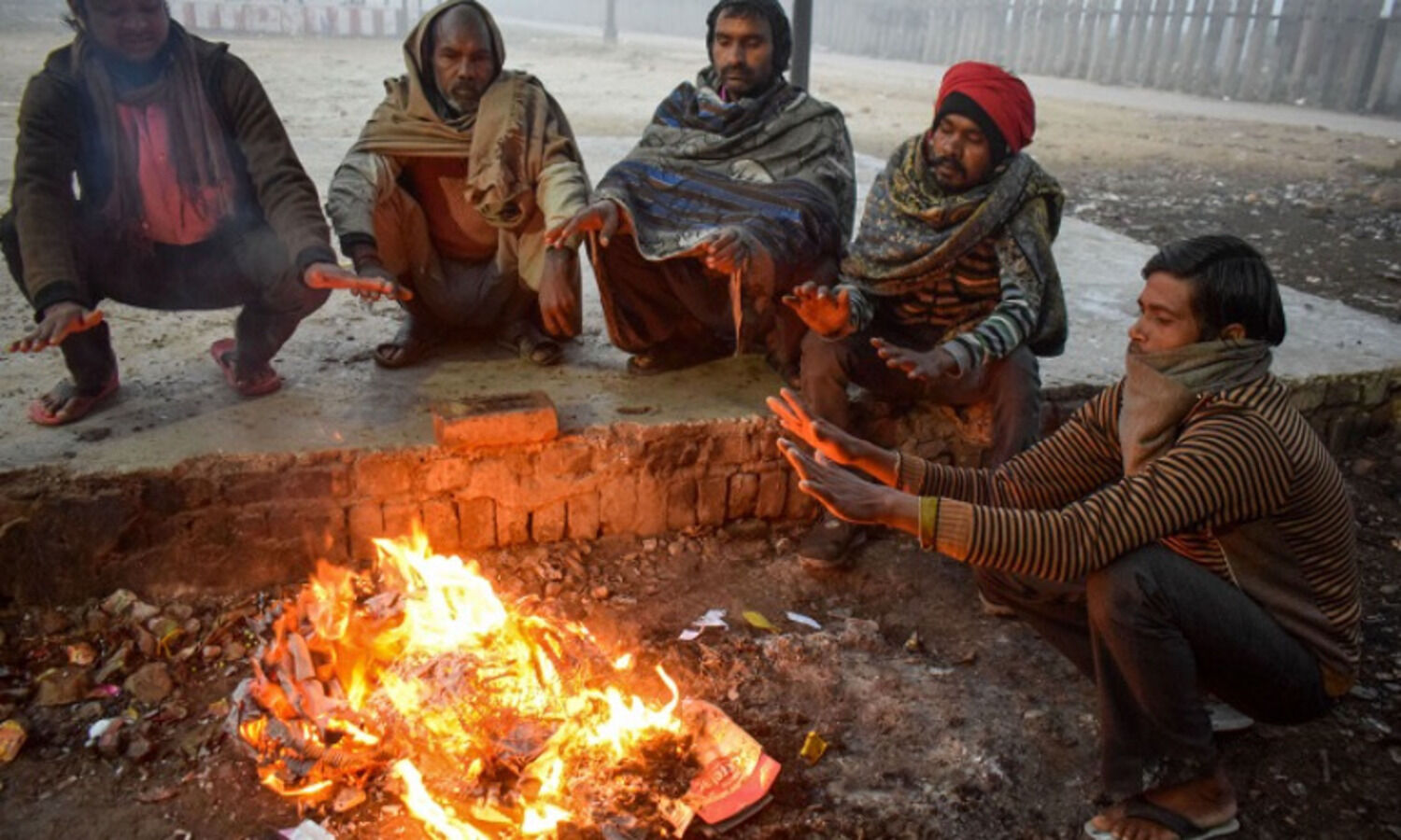 Delhis records minimum temperature of 5.7 degrees Celsius
