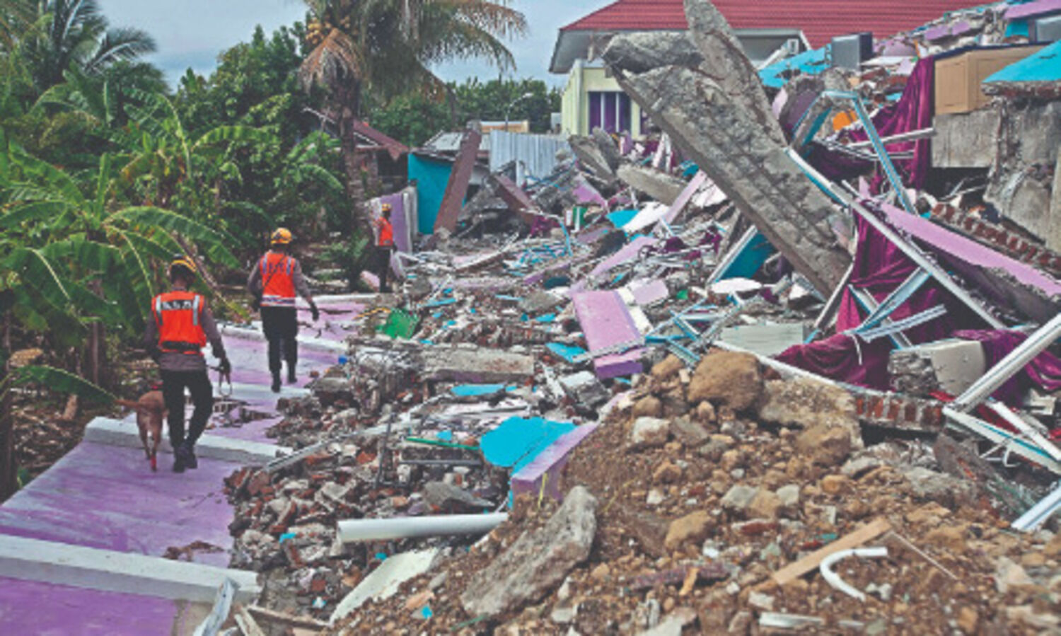 Indonesian teams find more bodies, clear roads after earthquake
